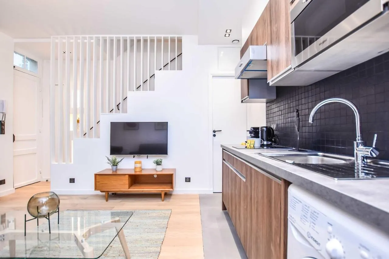 Amazing Apartment 5P1Br - Belleville Paris 0*,  France